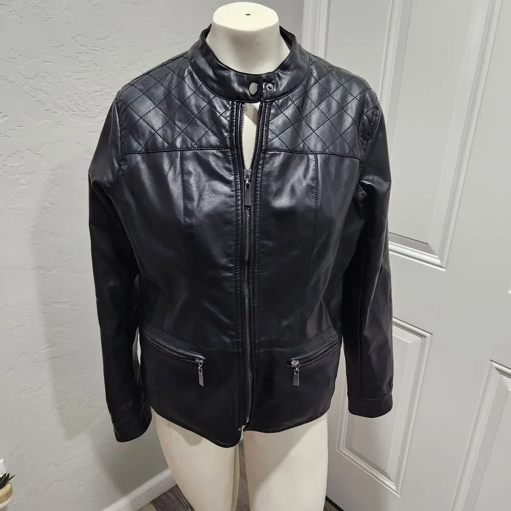 JouJou Women’s Medium Black Faux‎ Leather Full Zip Crop Style Motorcycle Jacket